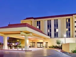La Quinta Inn & Suites Memphis Airport Graceland