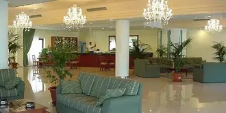 Hotel al 2000