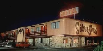 Silver Sands Motel