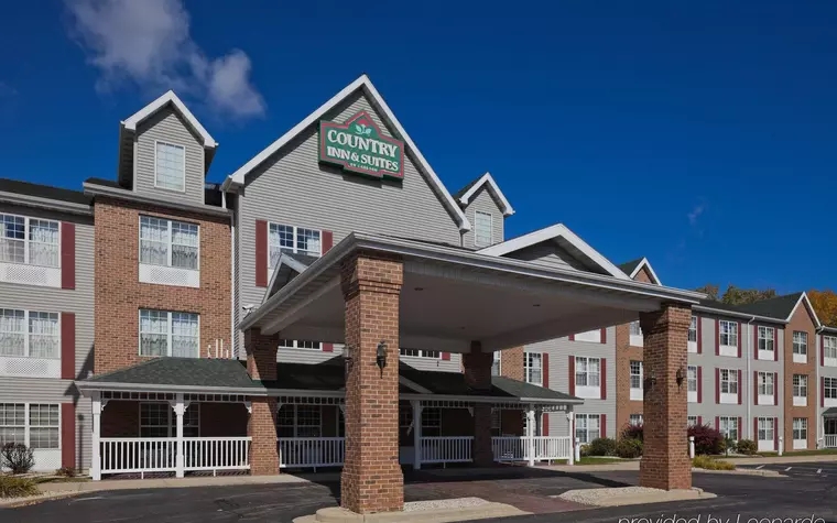 Country Inn & Suites Milwaukee Airport