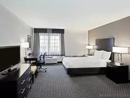 La Quinta Inn & Suites Cleveland Macedonia