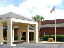 Cumberland Inn & Suites