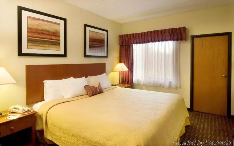 Quality Suites Hotel - Lansing