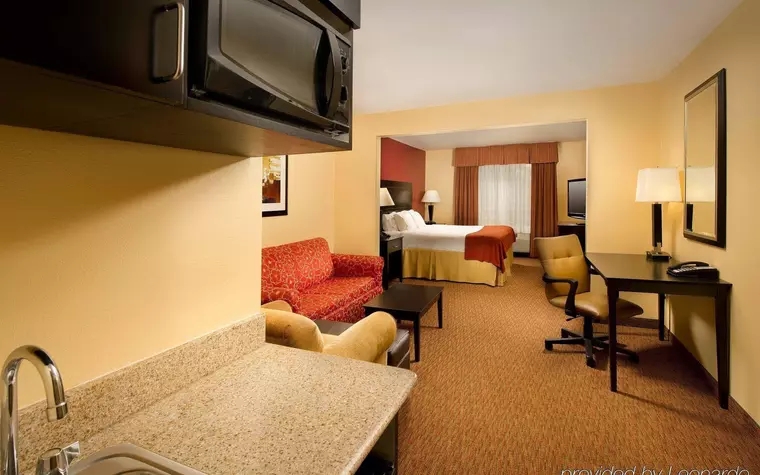 Holiday Inn Express and Suites Schererville