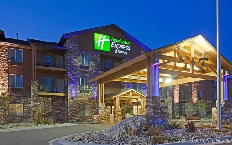 HOLIDAY INN EXPRESS & SUITES C