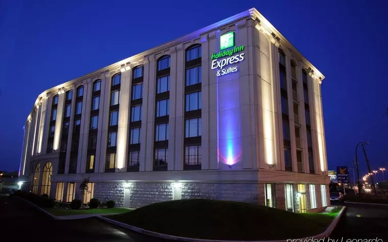 Holiday Inn Express Montreal Airport