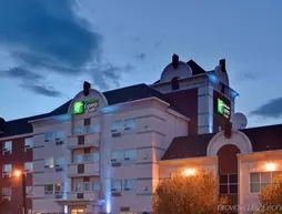 Holiday Inn Express Hotel & Suites Lethbridge