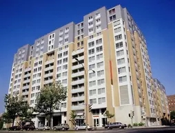 Hotel Faubourg Montreal Downtown