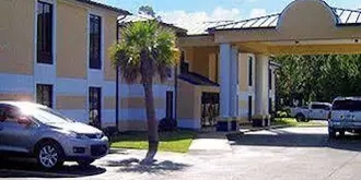 Deluxe Inn & Suites - Moss Point