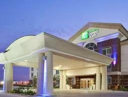 Holiday Inn Express Hotel & Suites Dinuba West