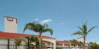 Econo Lodge Inn and Suites Airport