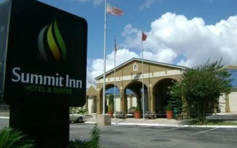 Summit Inn Hotel & Suites