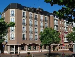 Aazaert Hotel