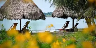 Iguana Lodge & Spa Beach Resort