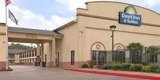 DAYS INN AND SUITES OPELOUSAS