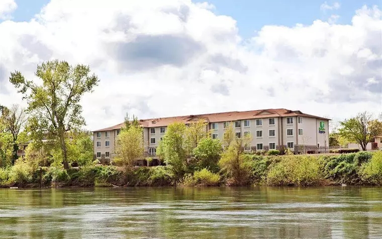 Holiday Inn Express Corvallis-On the River