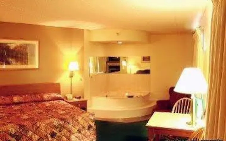 Paynesville Inn & Suites