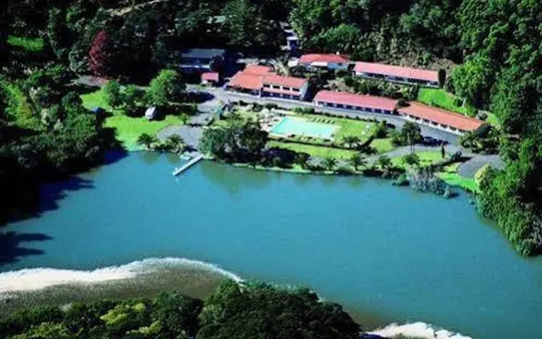Haruru Falls Resort