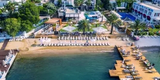 Moyo Luxury Hotel & Beach