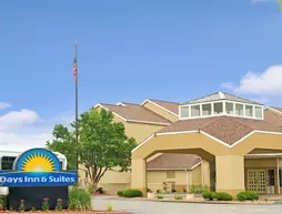 Days Inn by Wyndham St. Louis/Westport MO