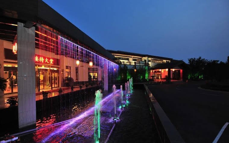 Yangzhou Slender West Lake Hot Spring Resort