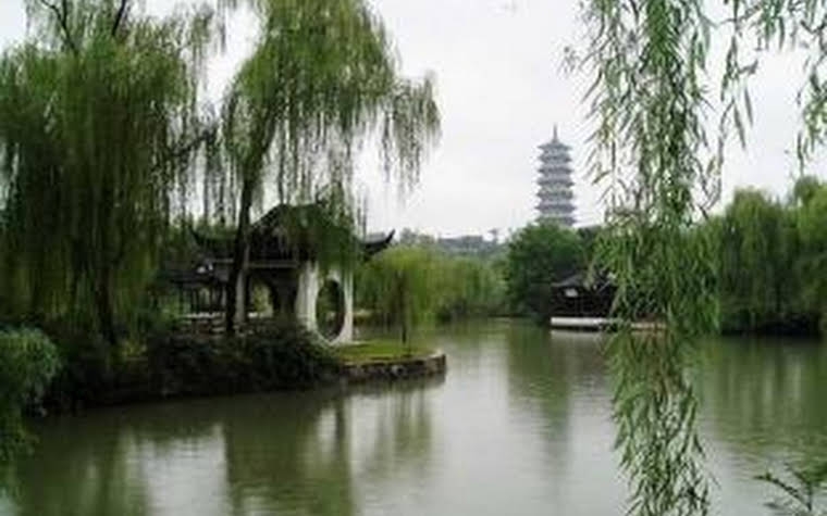 Yangzhou Slender West Lake Hot Spring Resort