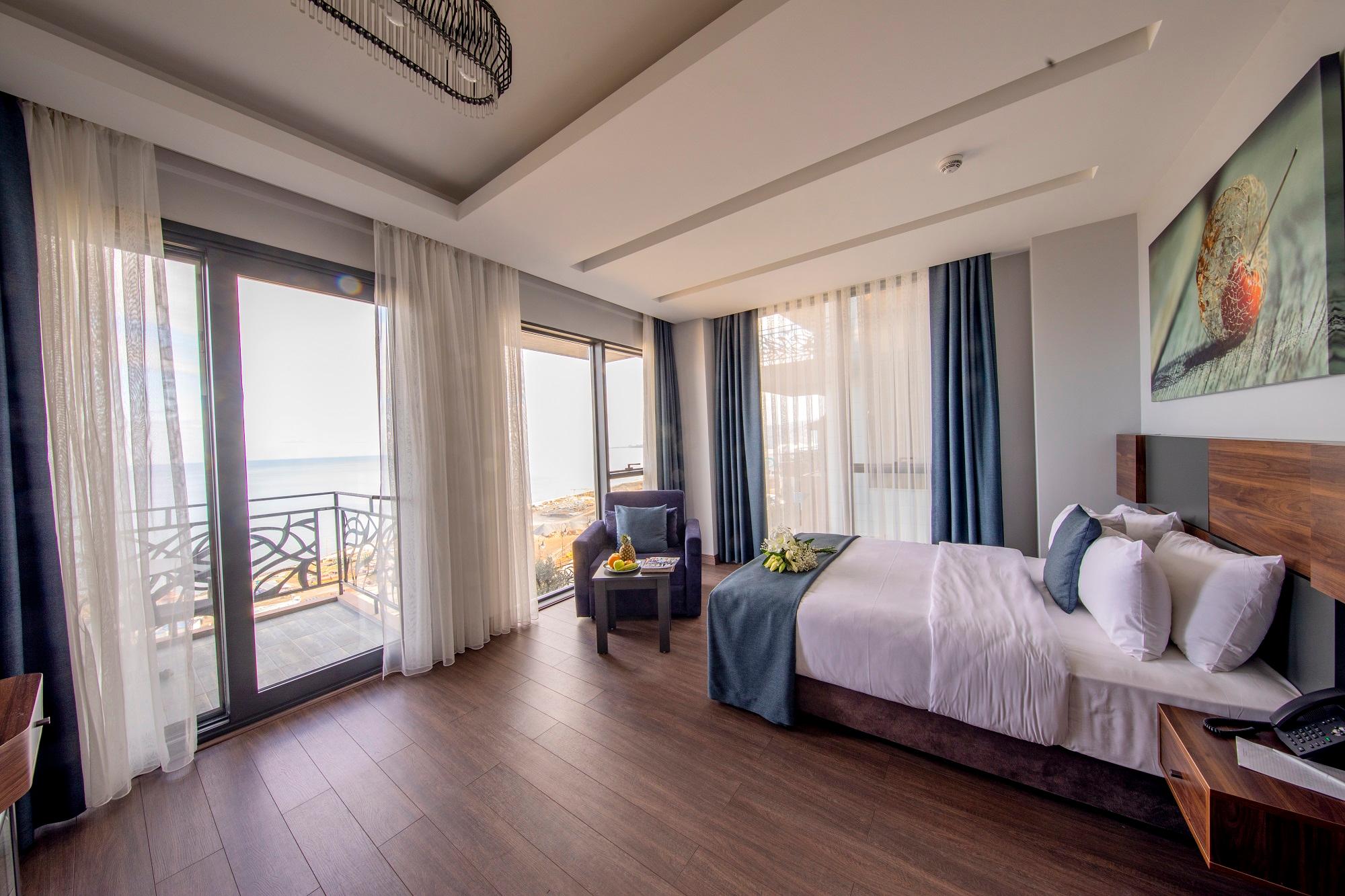 Deluxe Suite With Balcony and Sea view