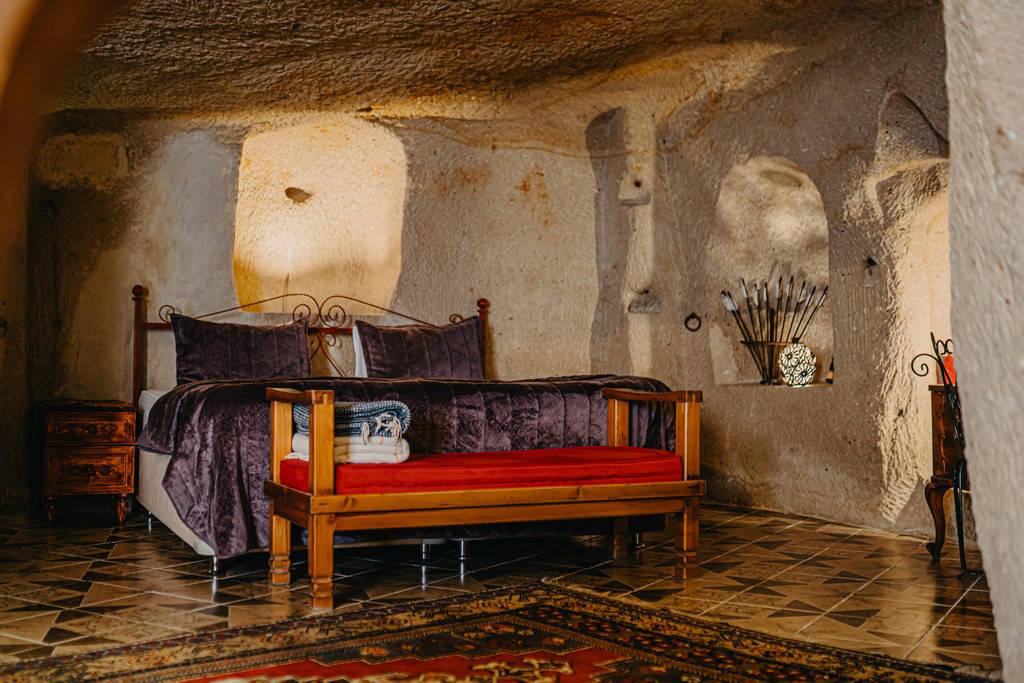 King Süit -Kayahan (Cave Room )