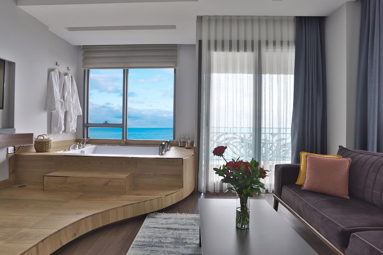 Blacksea Suite With Jacuzzi and Sea View